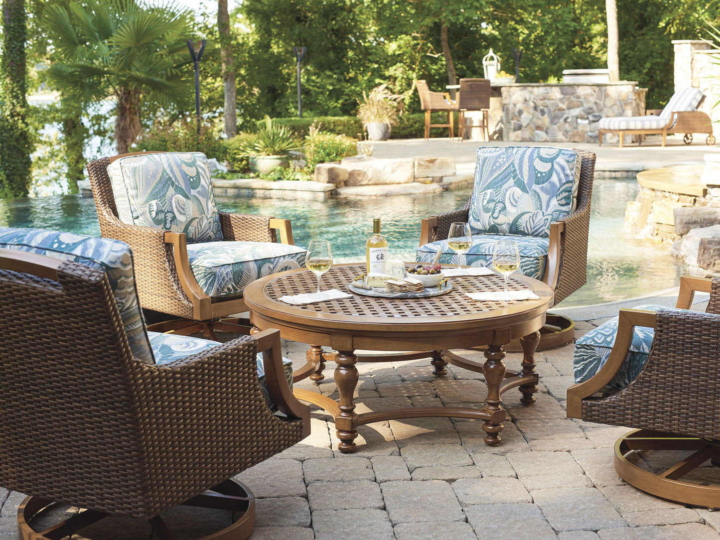 Harbor Isle - Swivel Rocker Lounge Chair - Dark Brown