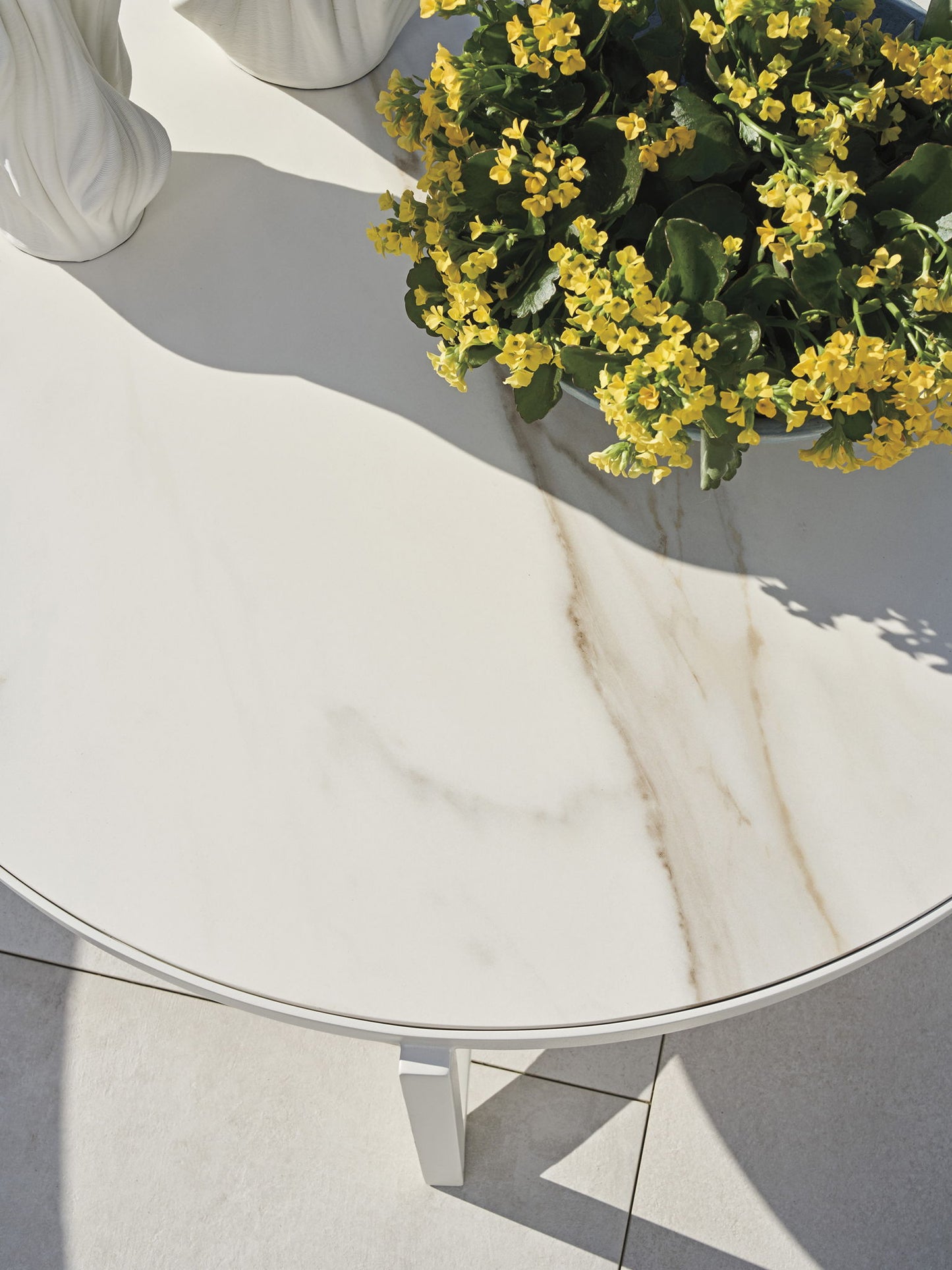 Sand Dune - Round Cocktail Table - Gray