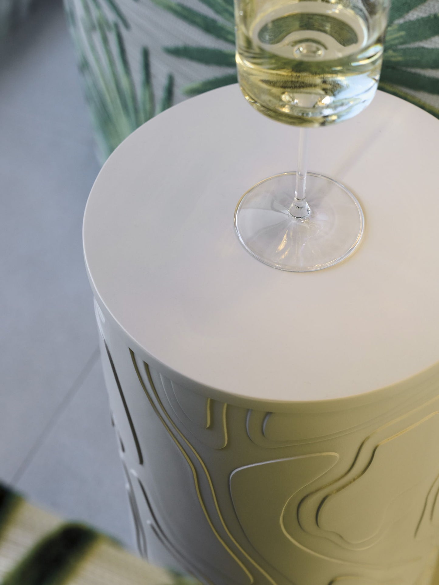 Copacabana - Corazon Accent Table - White