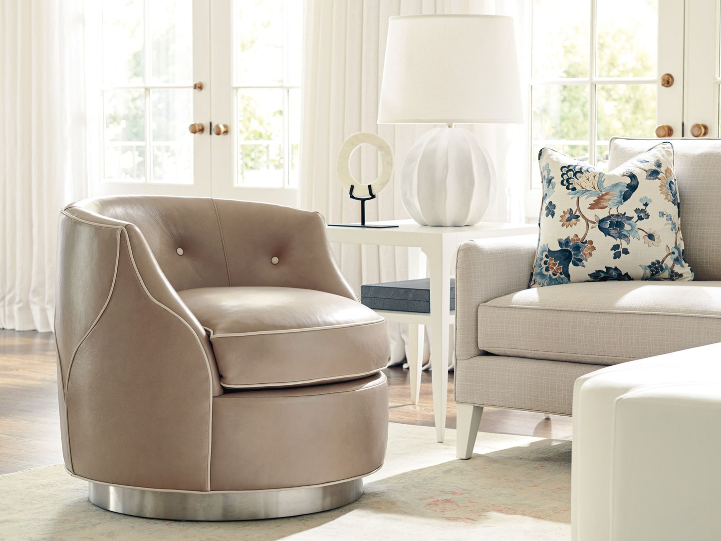 Avondale - Robertson Swivel Chair