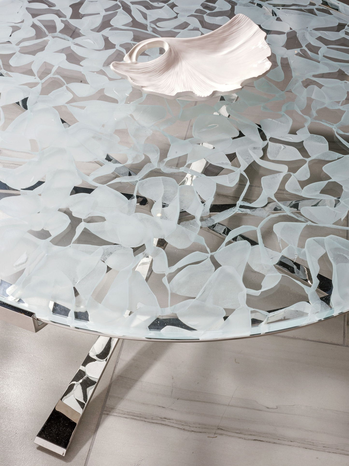 Signature Designs - Snowscape Round Cocktail Table - White
