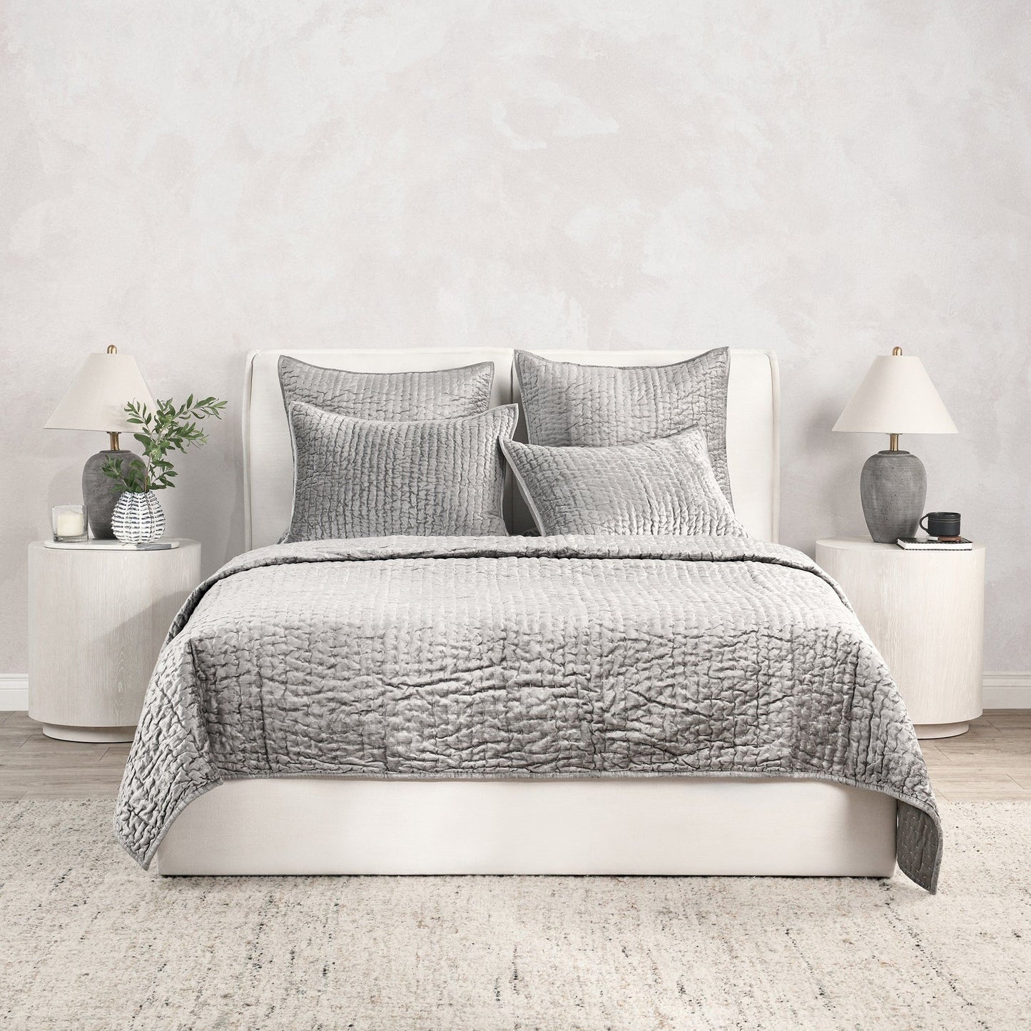 Bari - Velvet Quilt - Gray