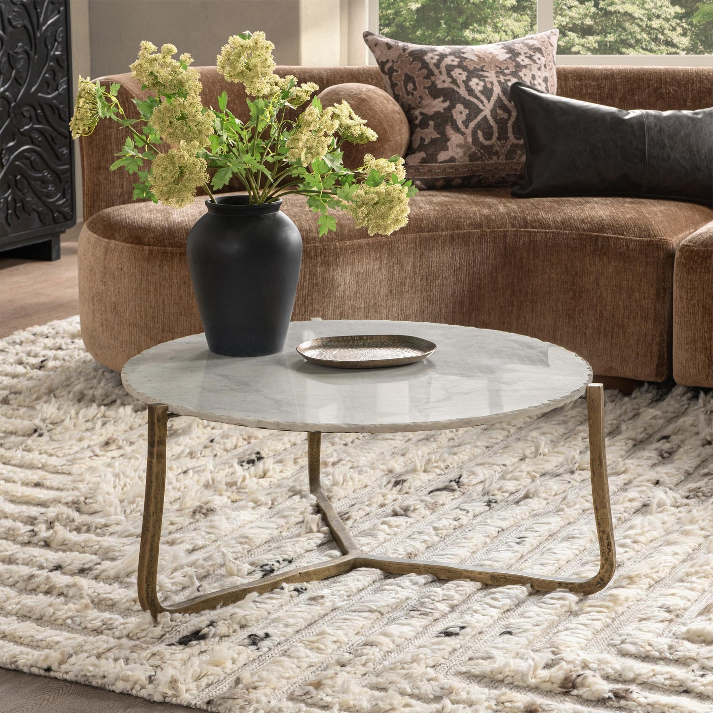 Emilia - Round Table