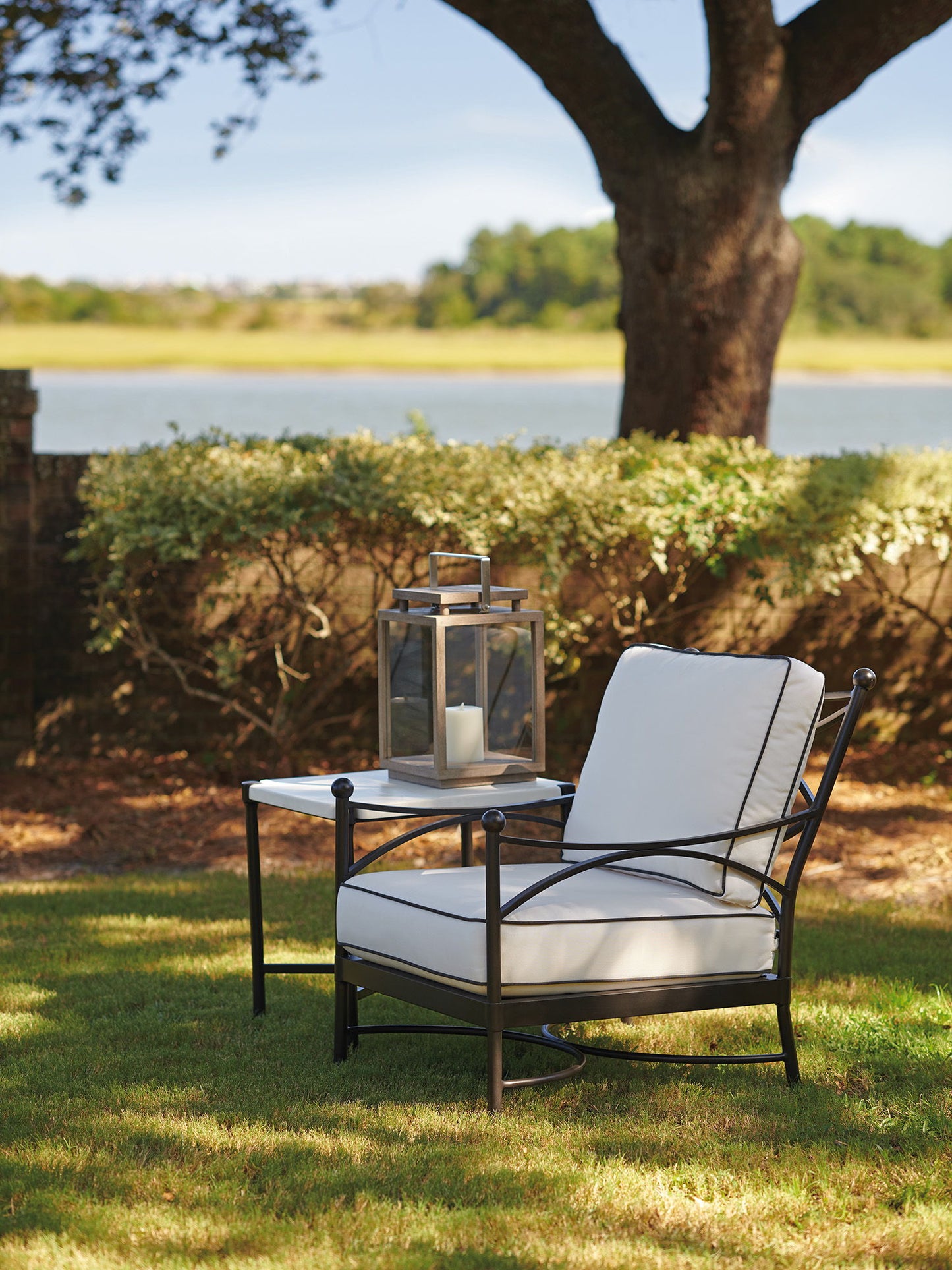 Pavlova - 36" Lounge Chair - White