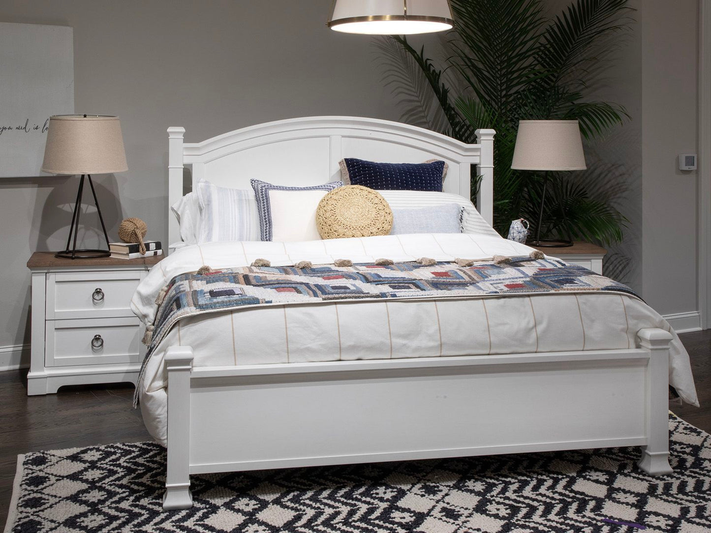 Kingston - Panel Bed