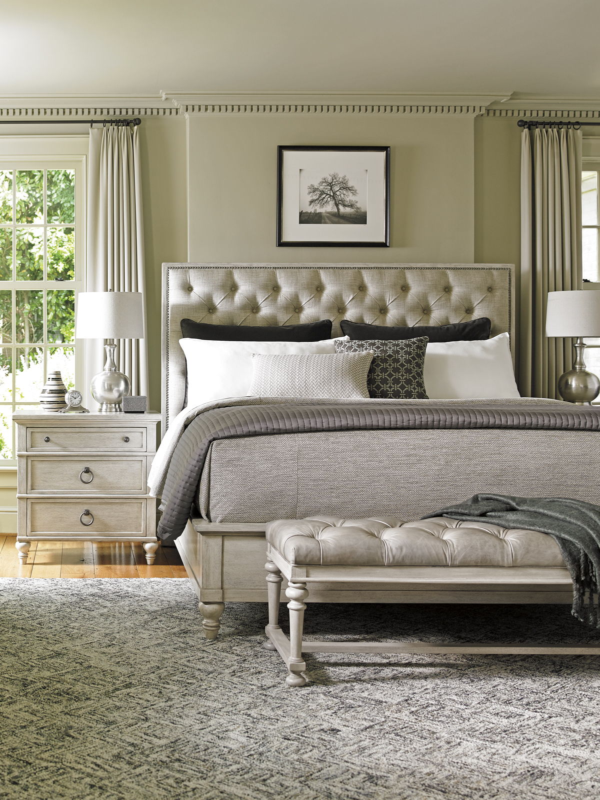 Oyster Bay - Cedarhurst Nightstand - Pearl Silver