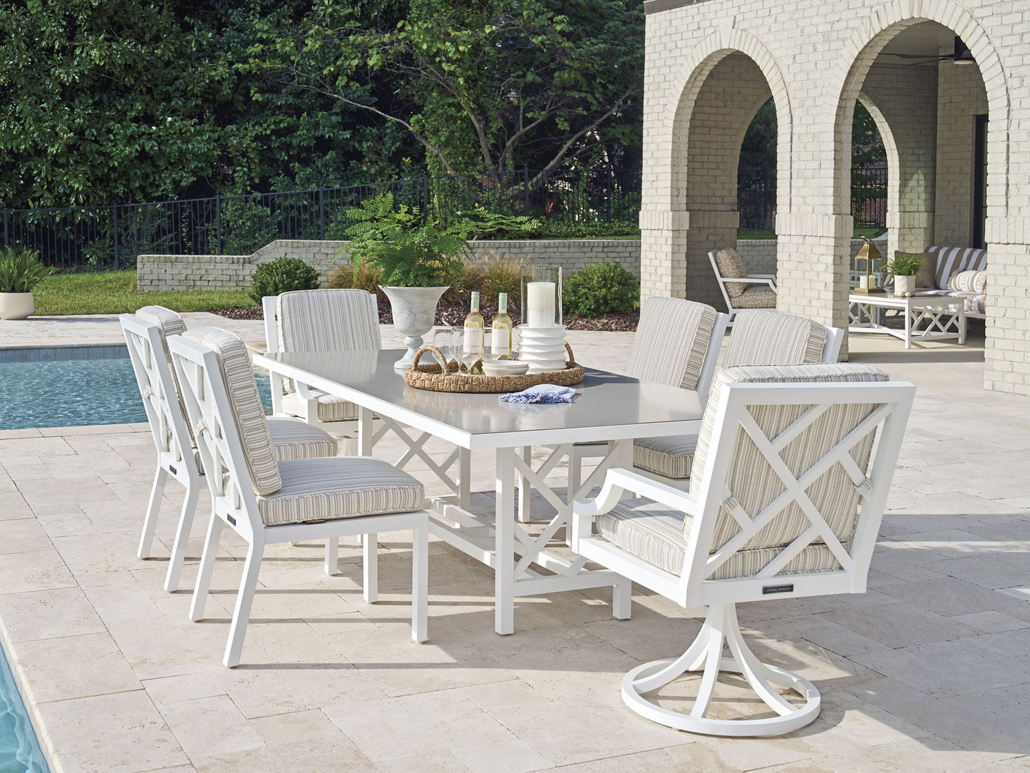 Island Classic - Swivel Rocker Arm Chair - Beige
