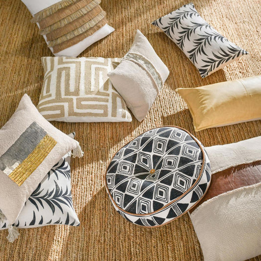 Mateo - 22" x 22" Pillow - Metallic Gold / Ivory