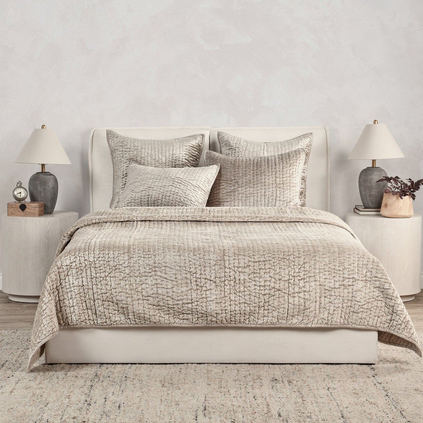 Bari - Velvet Quilt Set