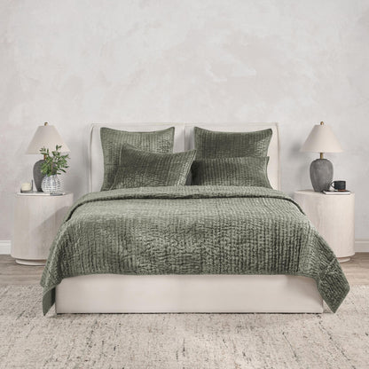 Bari - Velvet Quilt Set