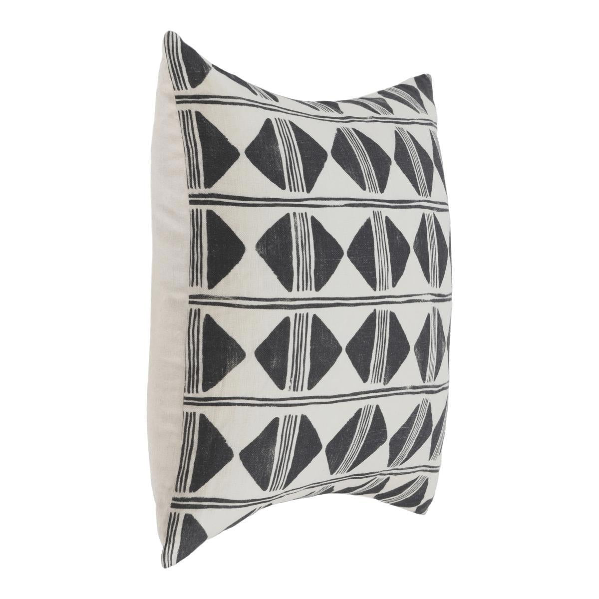 Nubia - 18" Round Pillow - Black / White