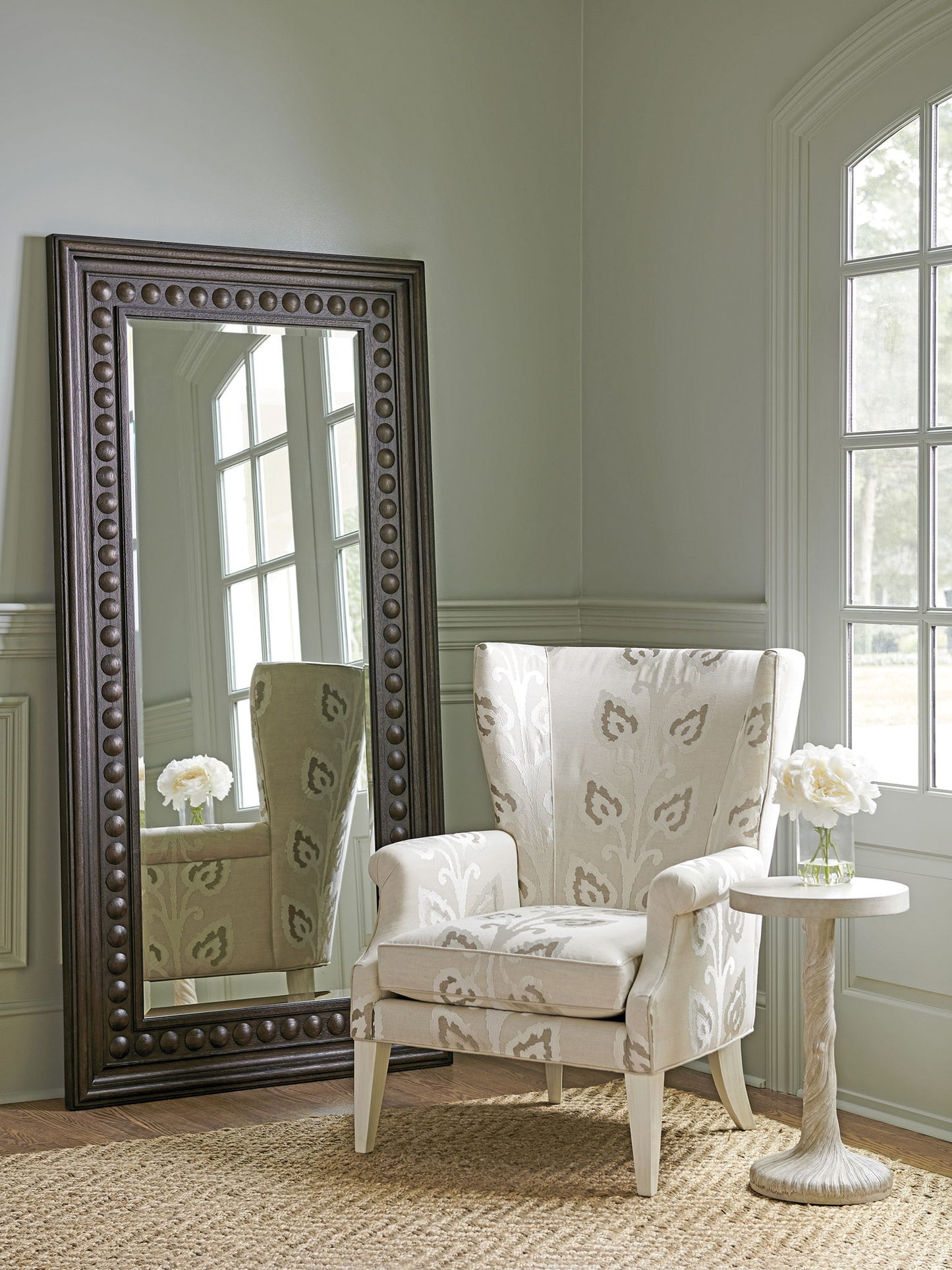 Malibu - Saddle Peak Round Accent Table - Beige