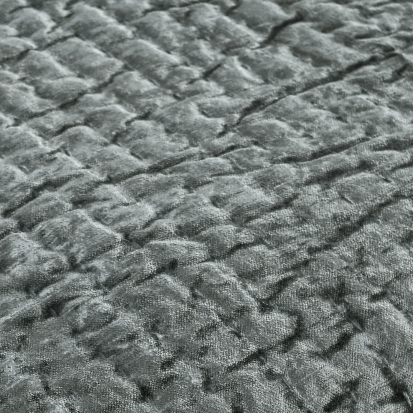 Bari - Velvet Quilt Collection