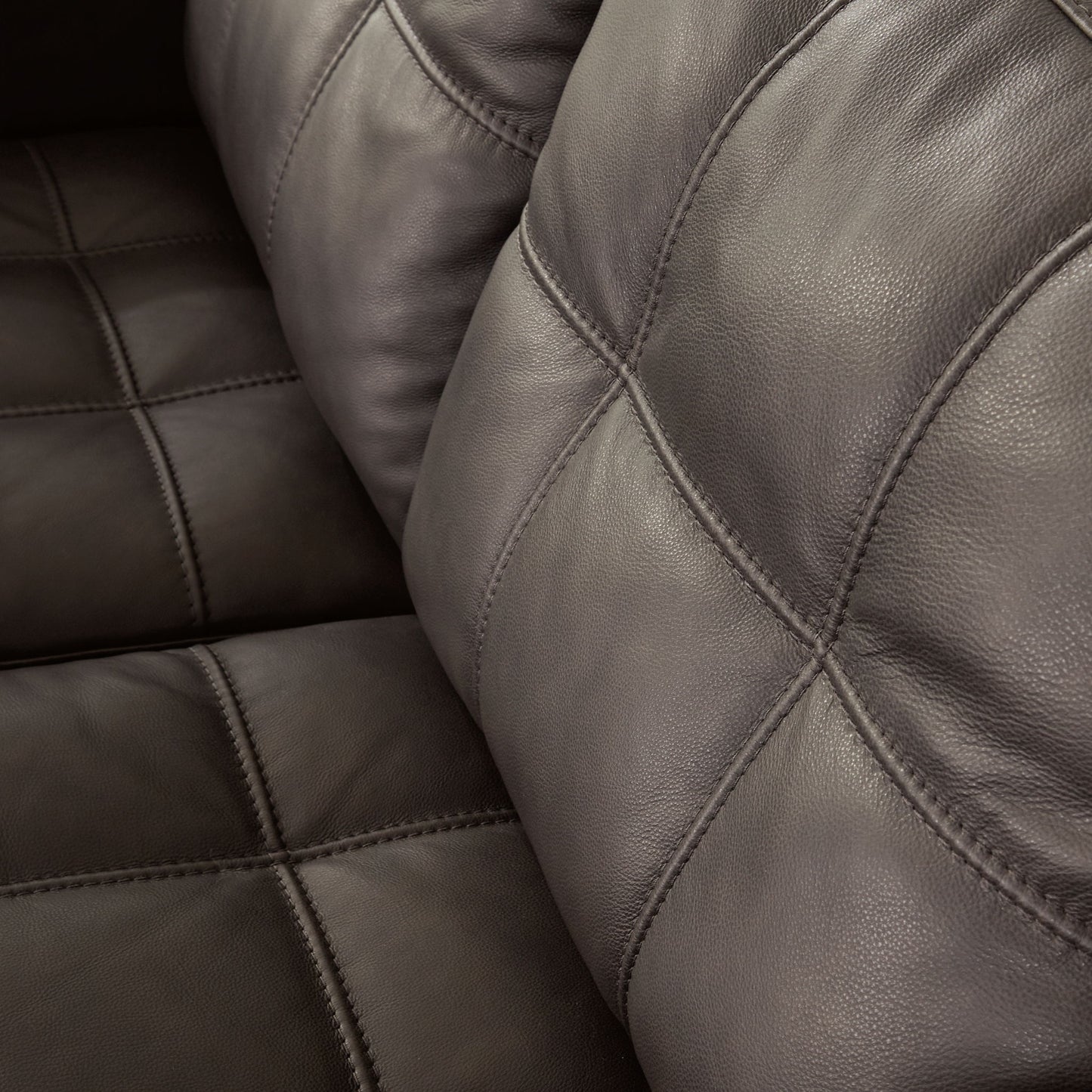 Luigi - Loveseat - Thunder