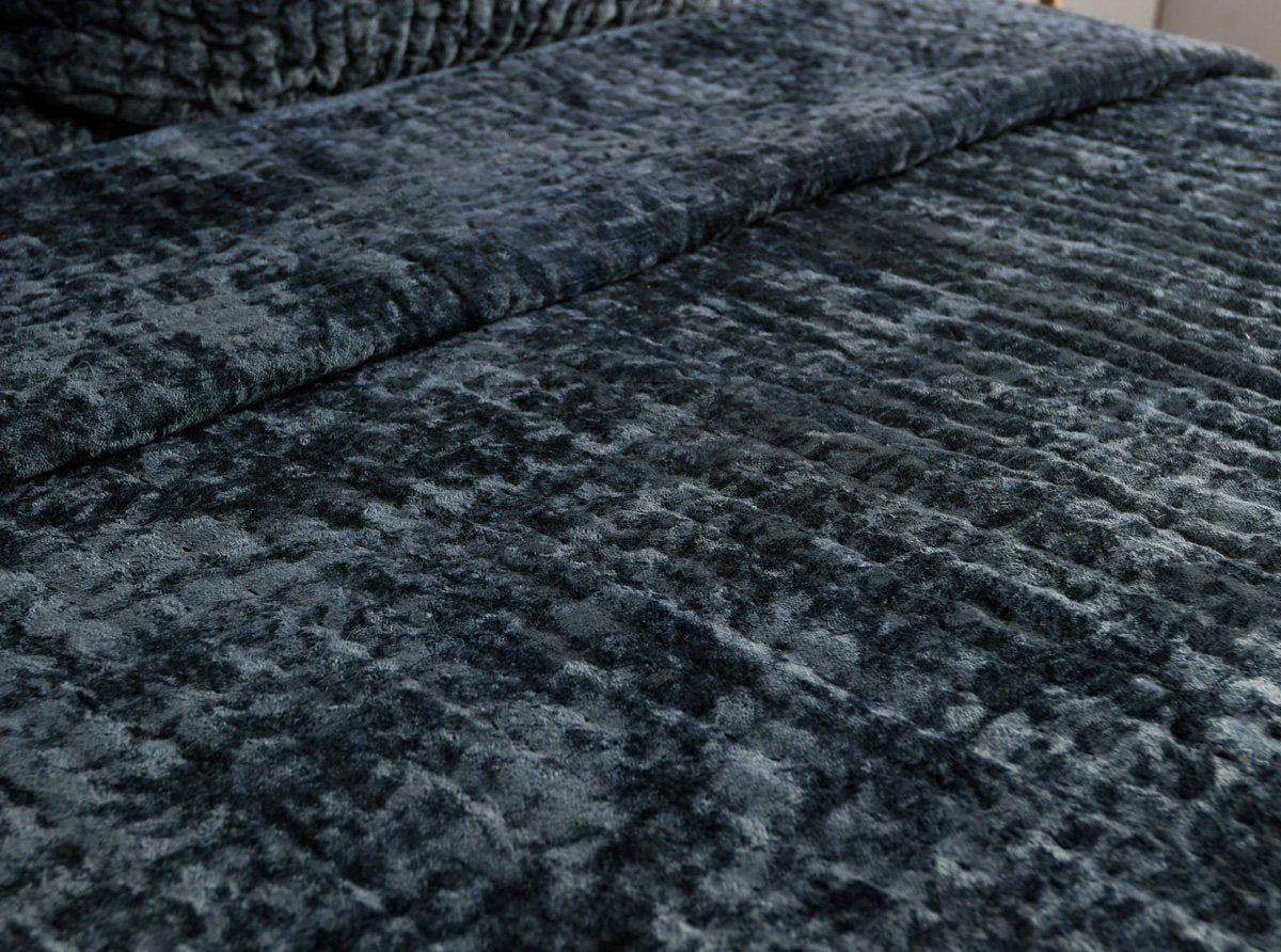 Bari - Velvet Quilt Collection