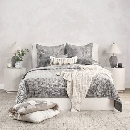 Bari - Velvet Quilt - Gray