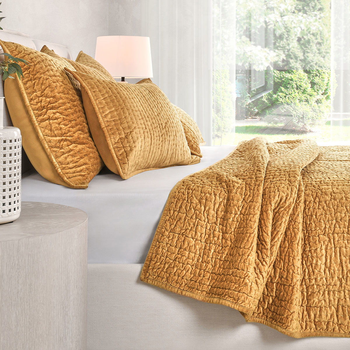 Bari - Velvet Quilt