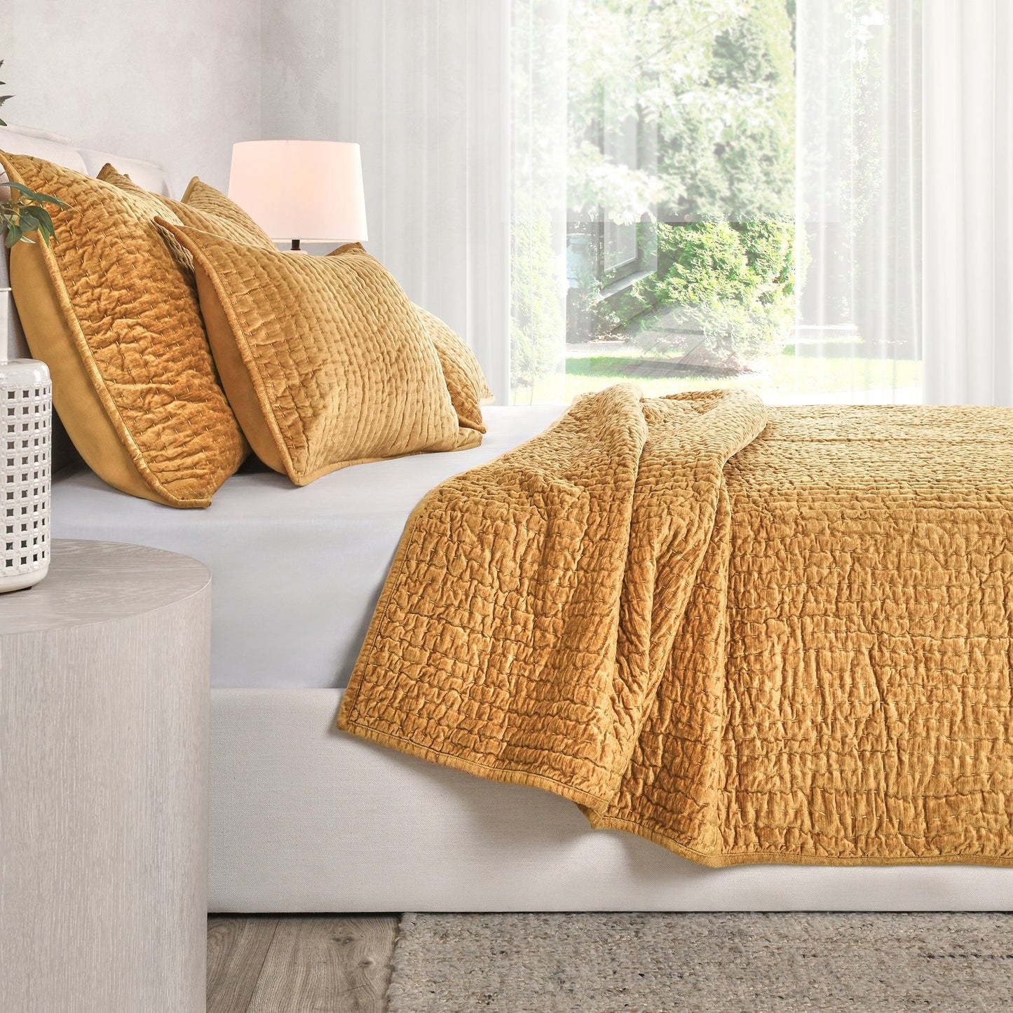 Bari - Velvet Quilt Set