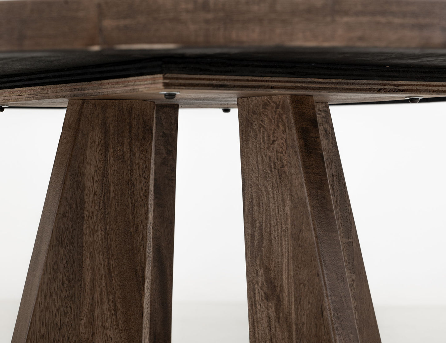 Natural Teca - 55" Round Table Top - Quartersawn Oak / Marooned Brown