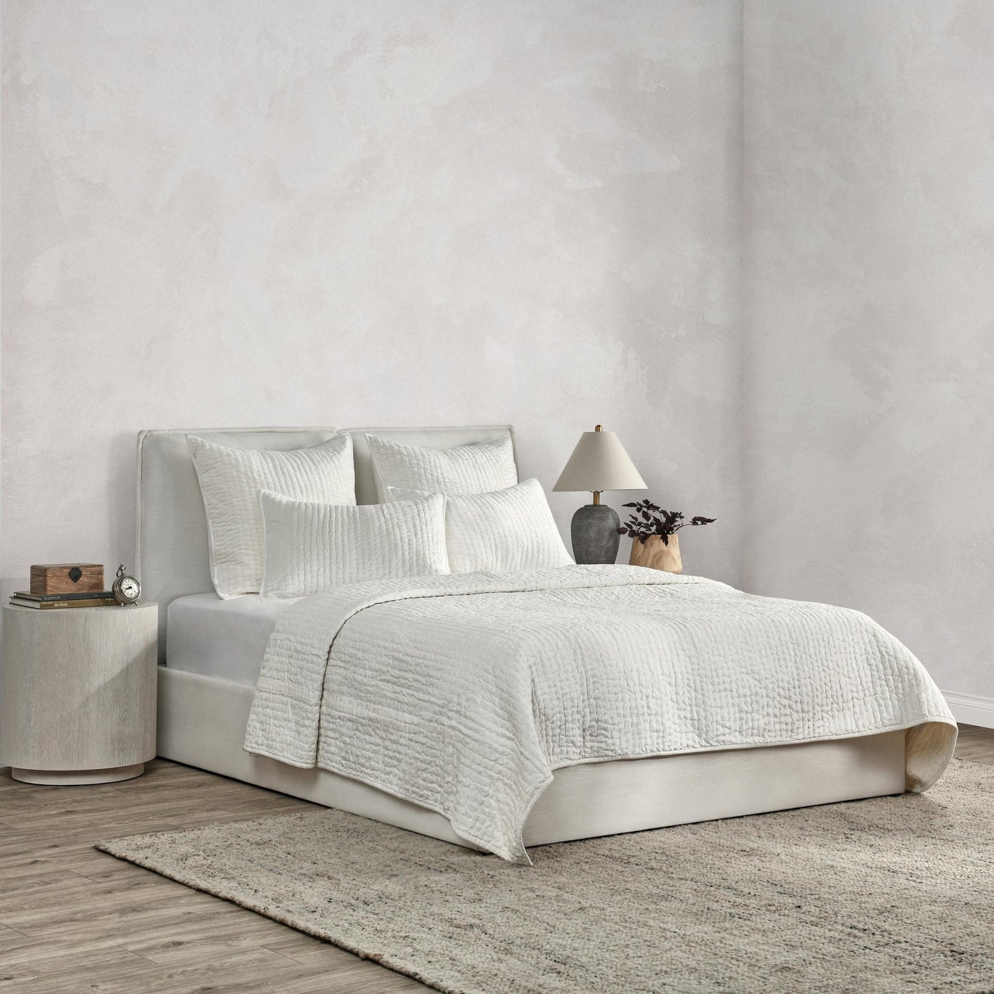 Bari - Velvet Quilt Set