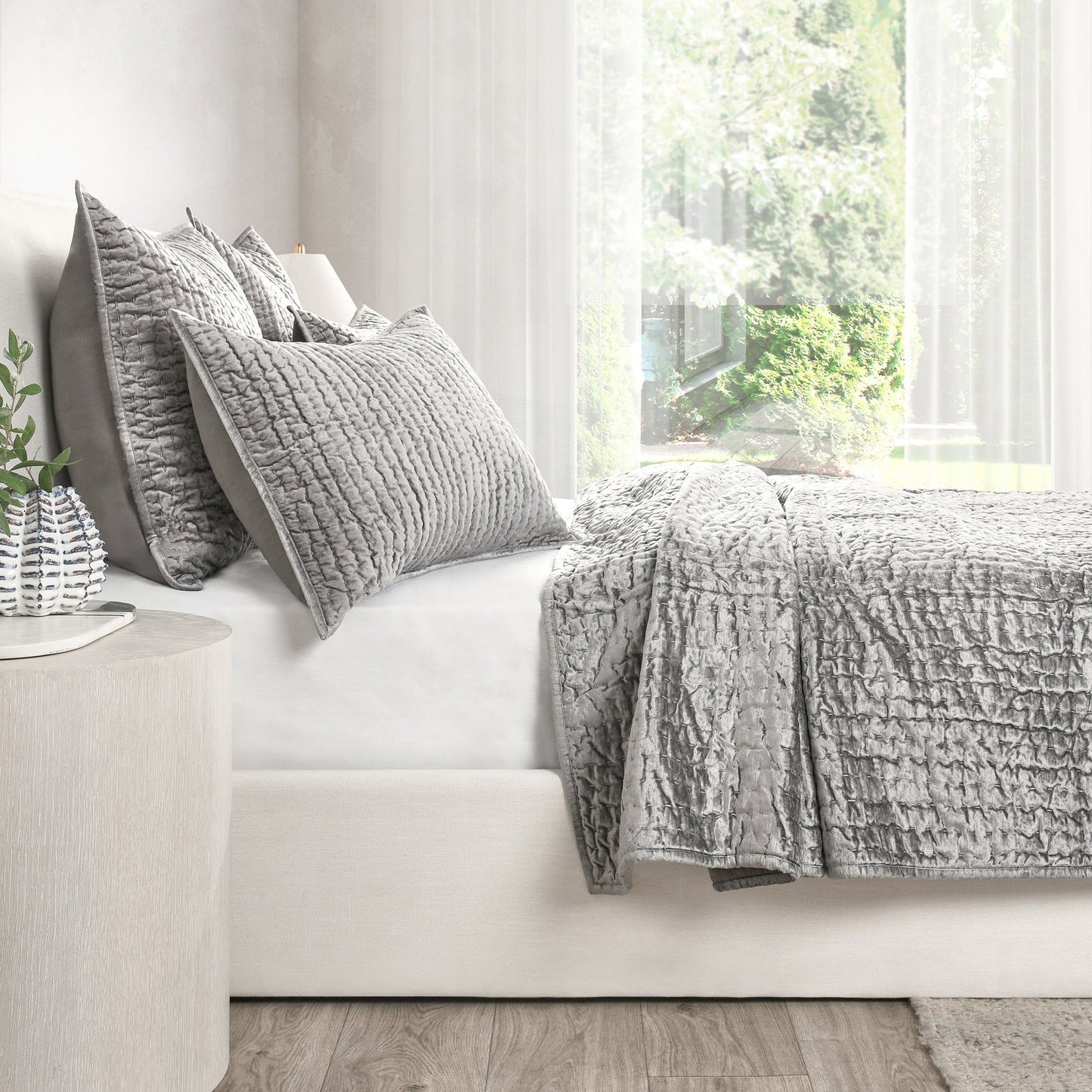 Bari - Velvet Quilt Set