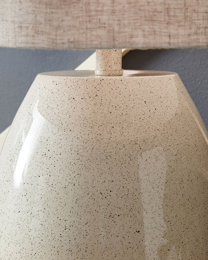 Linas - Metal Table Lamp - Cream / Beige