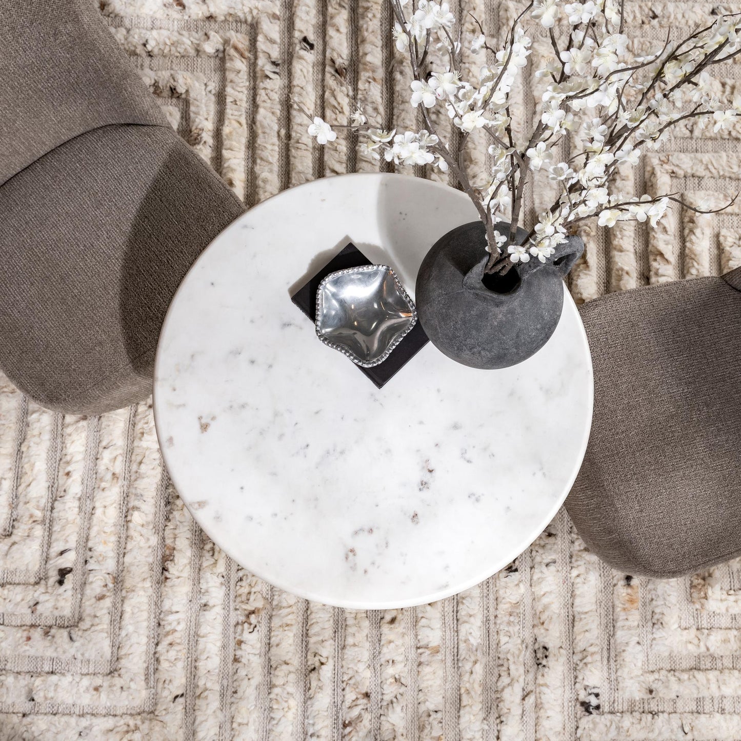 Hannabelle - 30" Round Dining Table