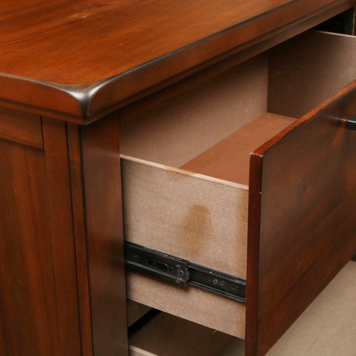 Cagney - Dresser