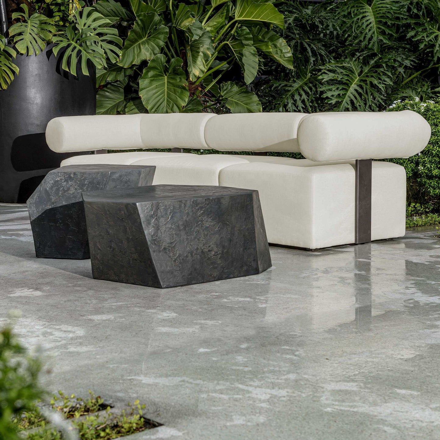 Parra - Outdoor Table