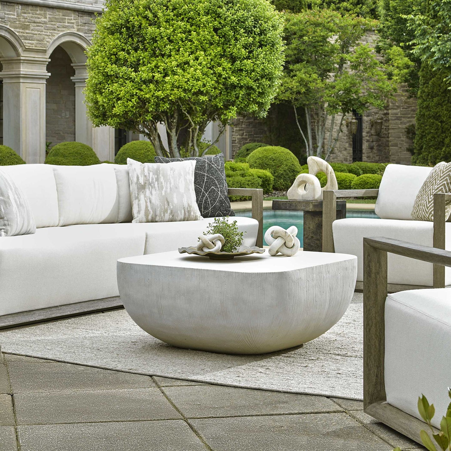 Alma - Concrete Outdoor Table