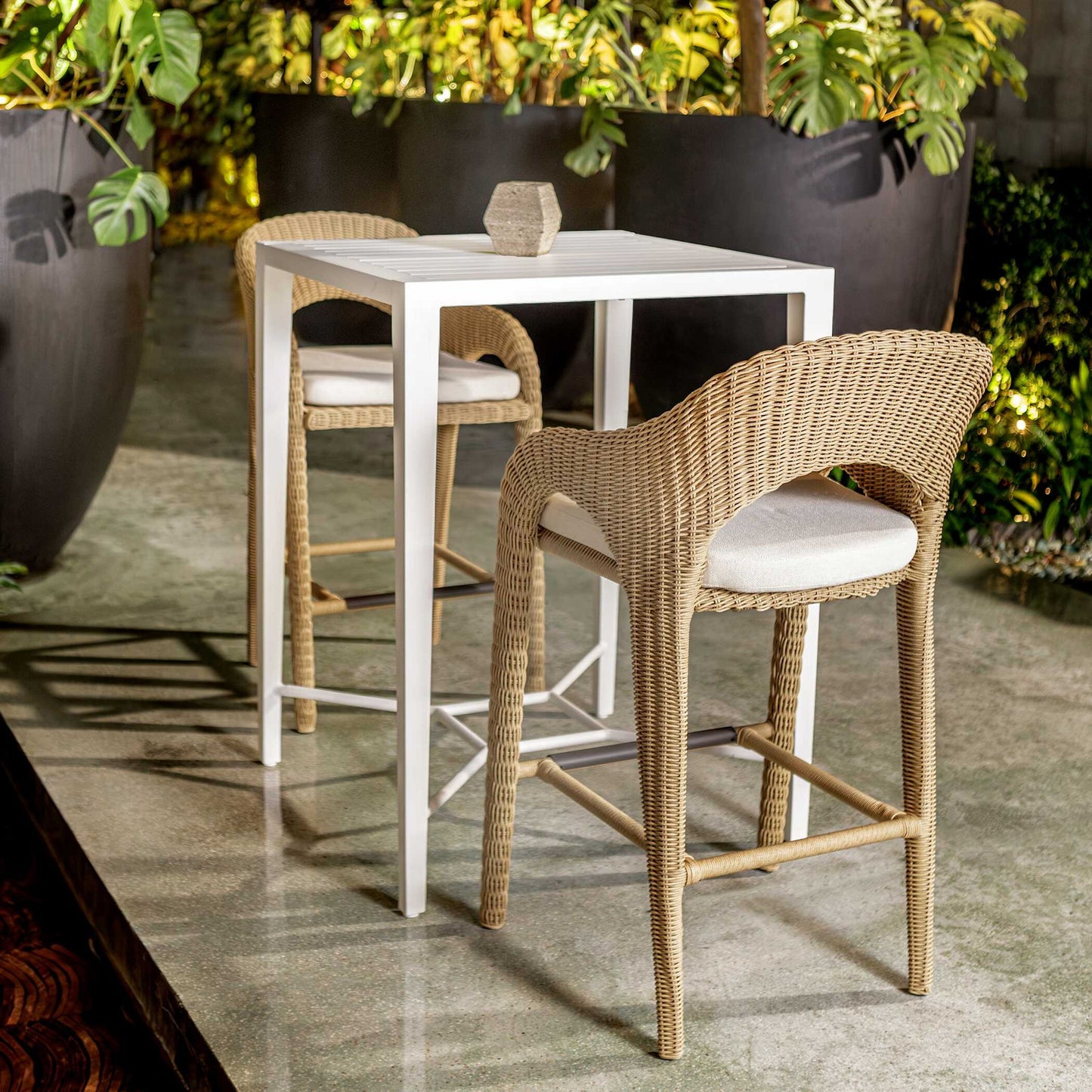 Montellano - Outdoor Bar Table - White