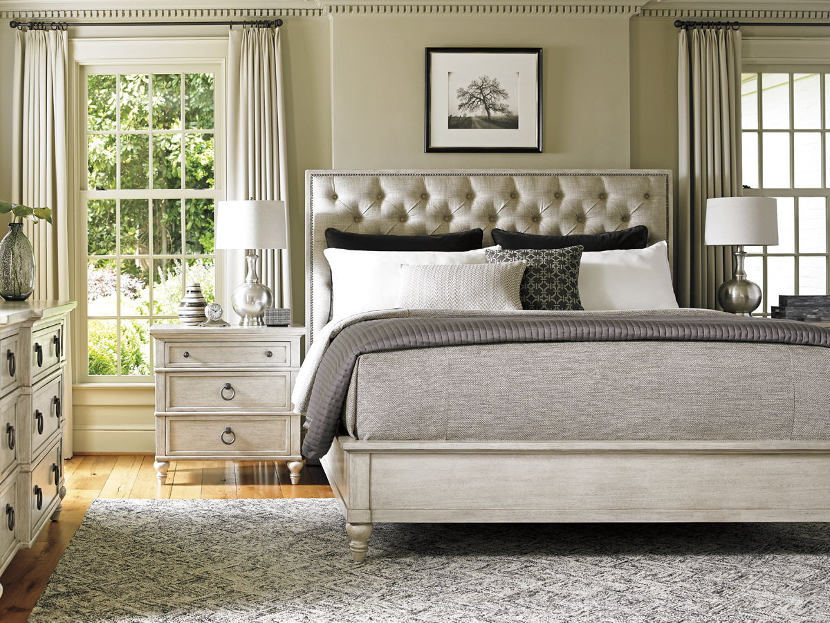Oyster Bay - Cedarhurst Nightstand - Pearl Silver