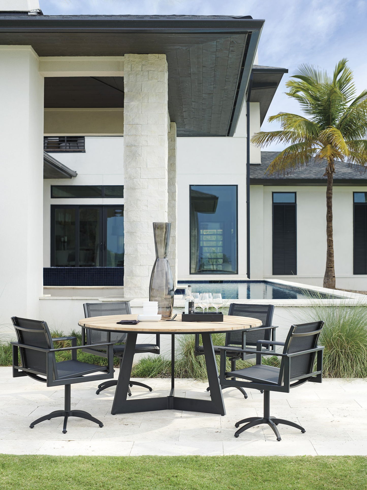 South Beach - Round Dining Table - Dark Gray