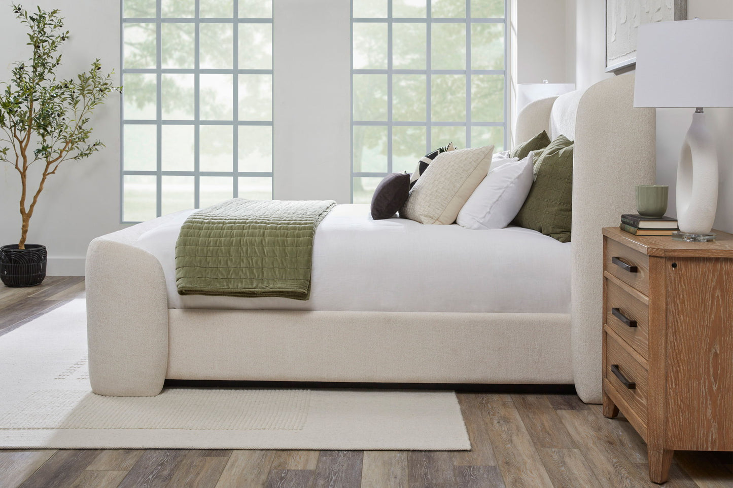 Shiloh - Wingback Upholstered Bed