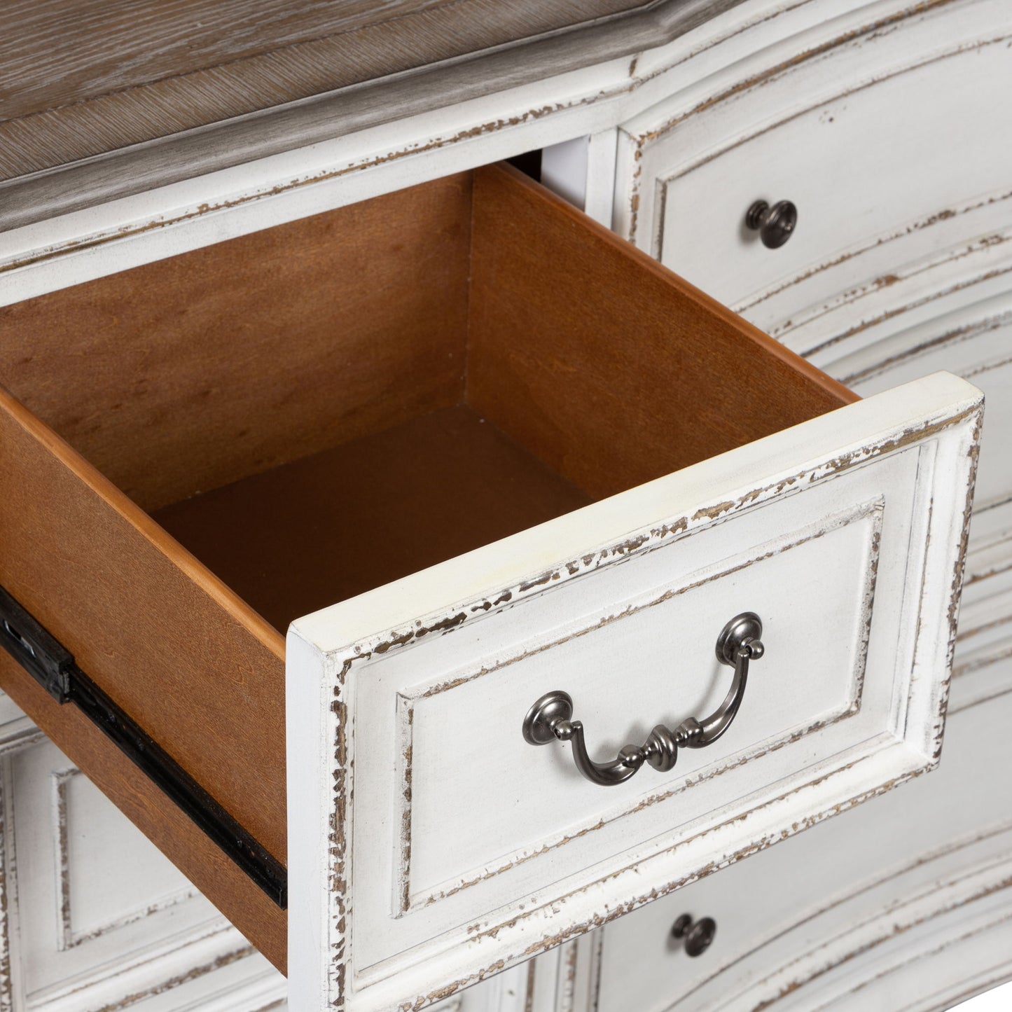 Magnolia Manor - 9 Drawer Dresser - Antique White