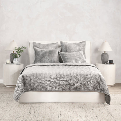 Bari - Velvet Quilt Set