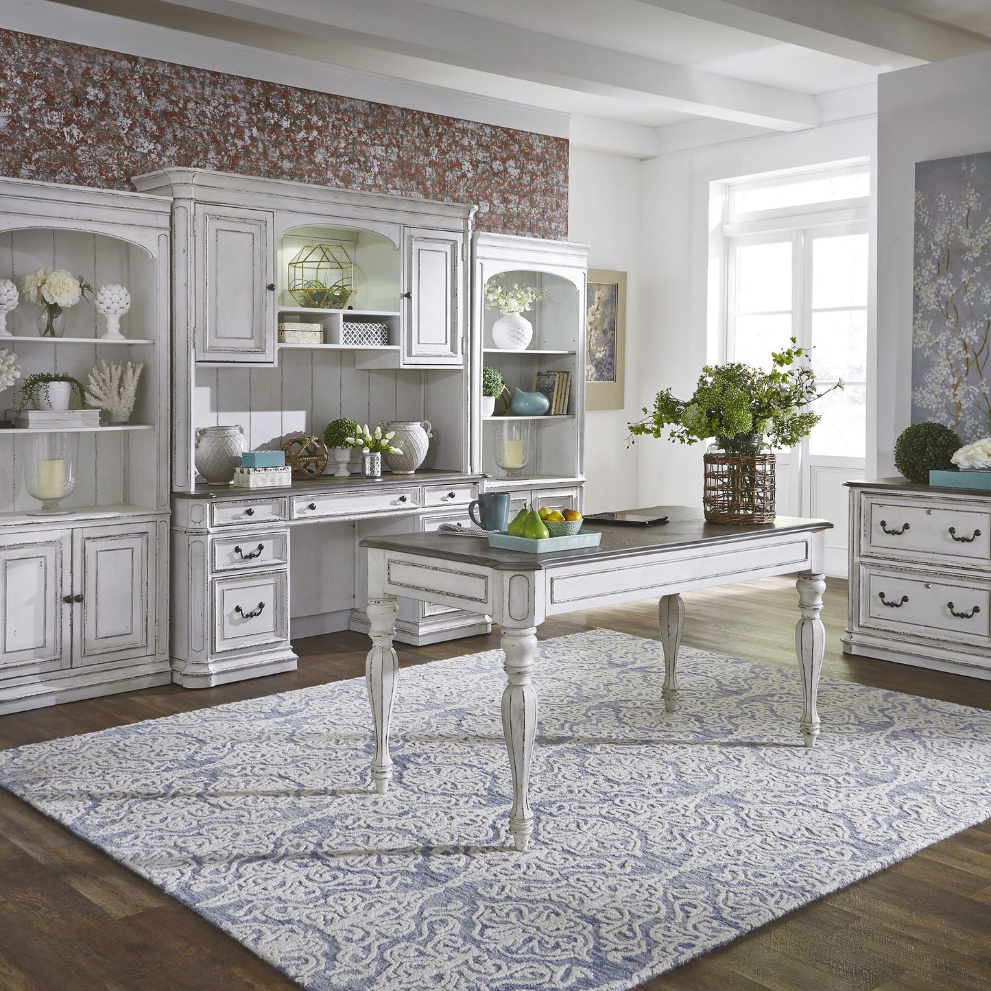 Magnolia Manor - Credenza