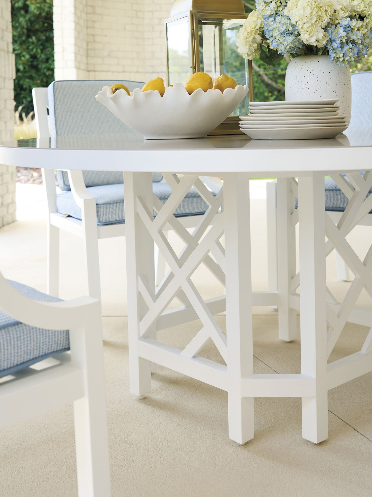 Island Classic - Round Dining Table - White