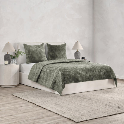Bari - Velvet Quilt Set
