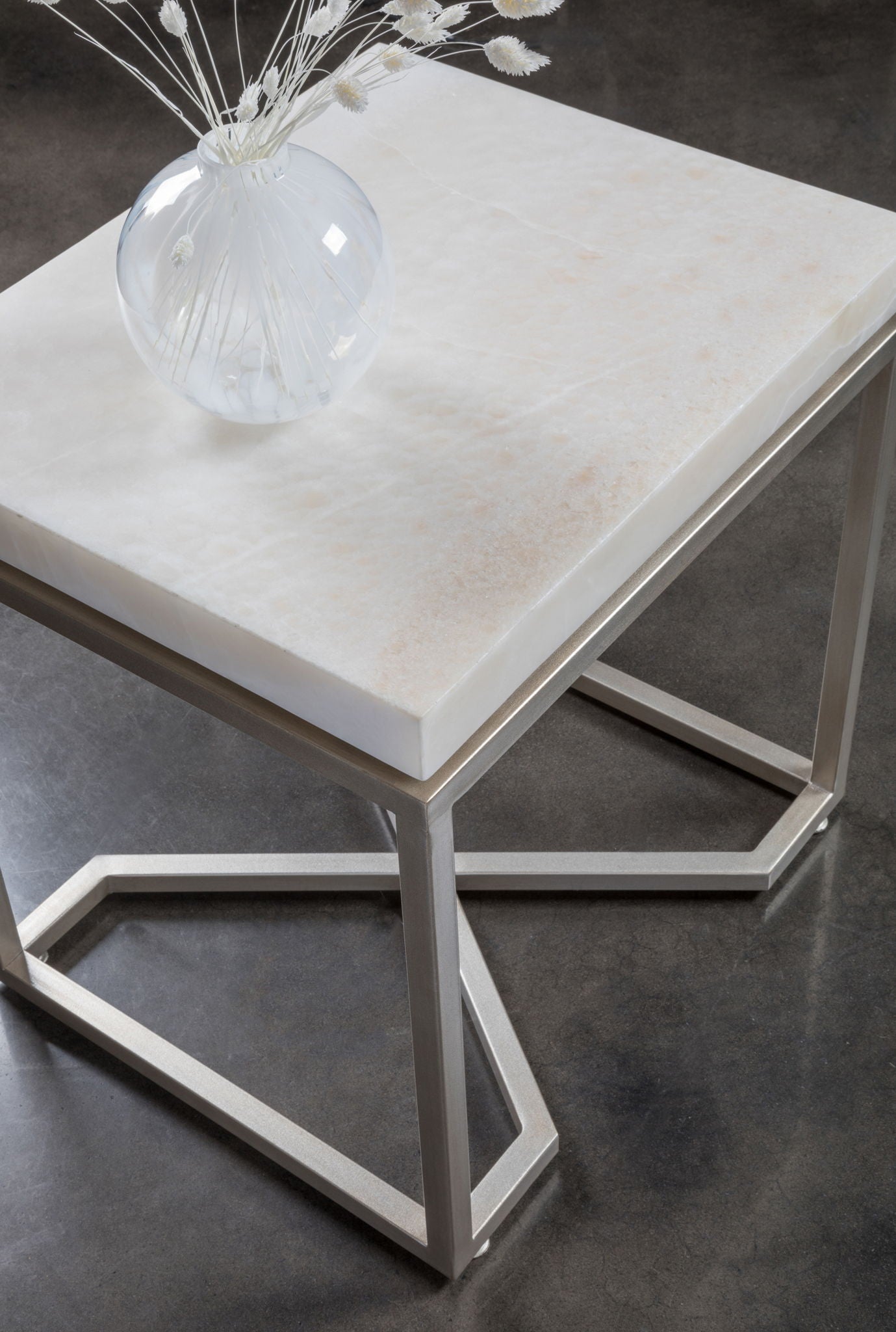 Signature Designs - Vara Rectangular Table