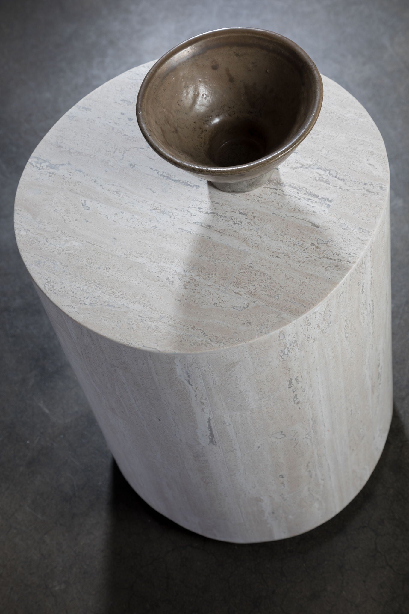 Signature Designs - Cassio Round Drum Table