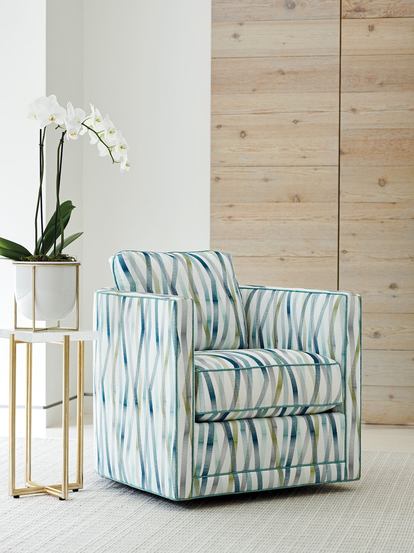 Palm Desert - Ashlyn Acrylic Accent Table - Gold