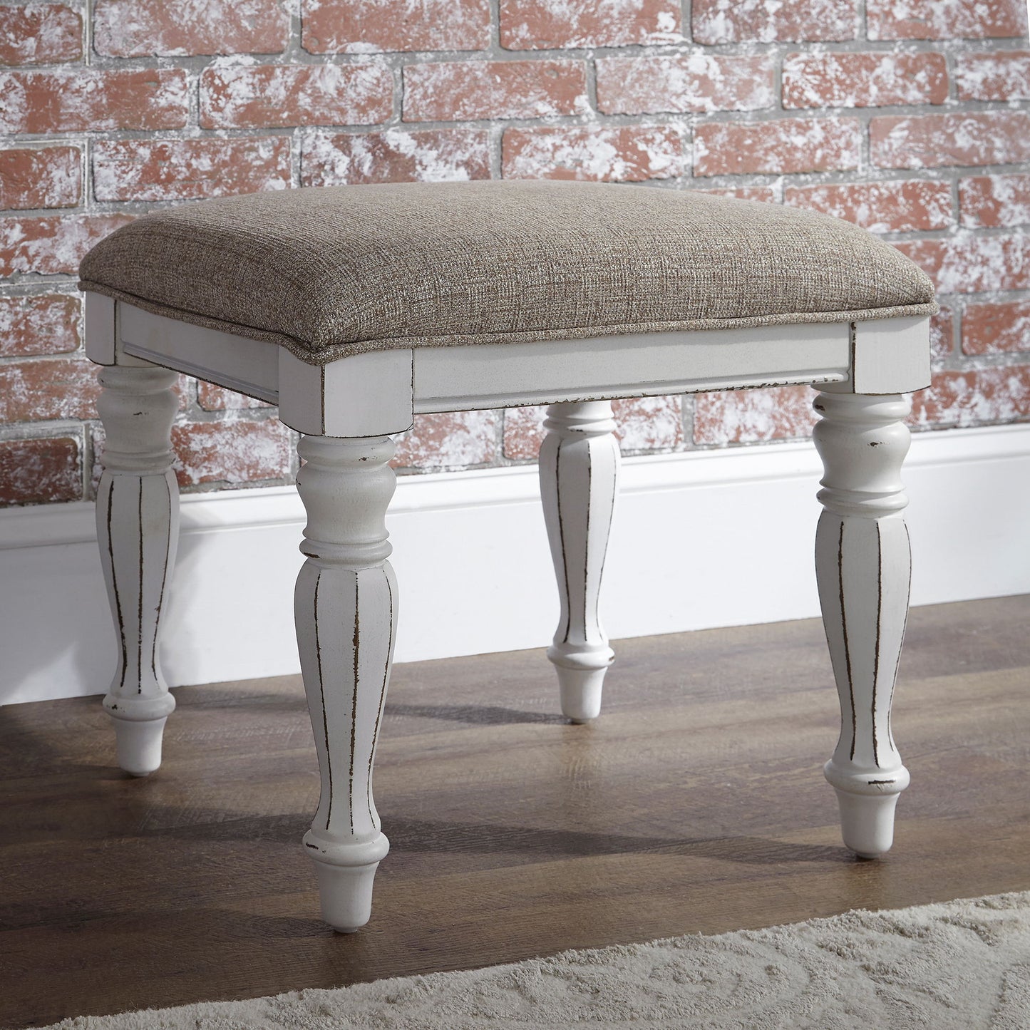 Magnolia Manor - 3 Piece Vanity Set - Antique White