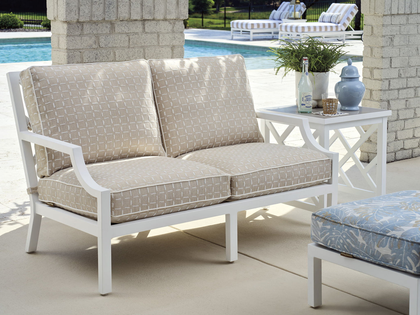 Island Classic - Loveseat - Beige