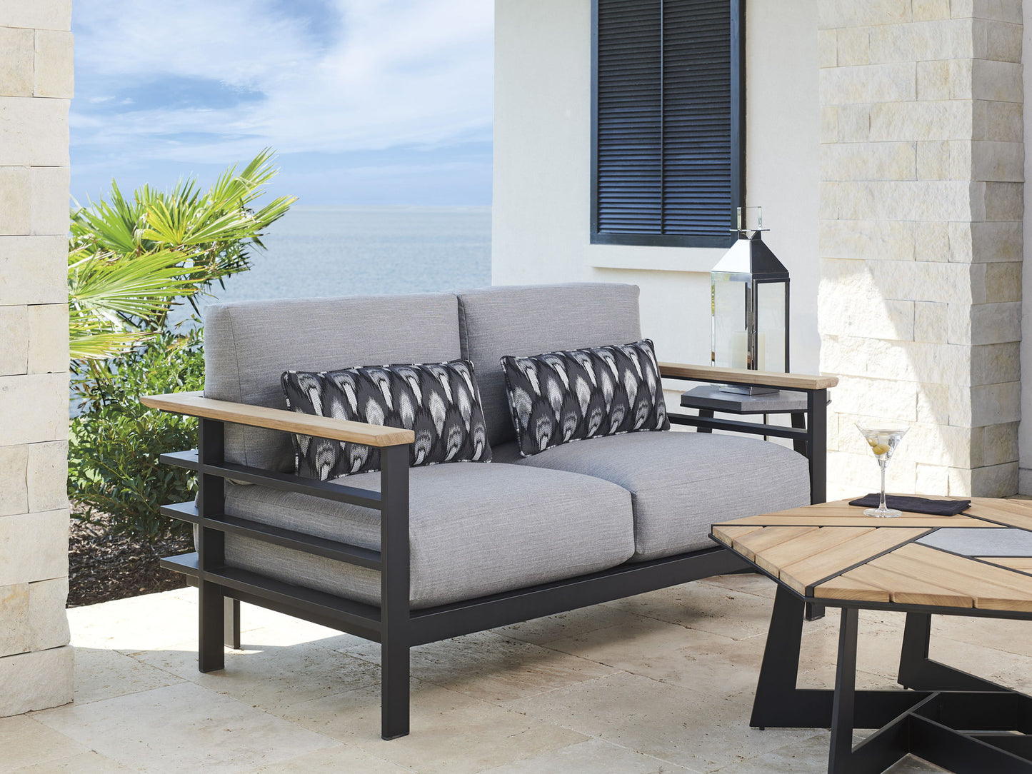 South Beach - Loveseat - Black / White