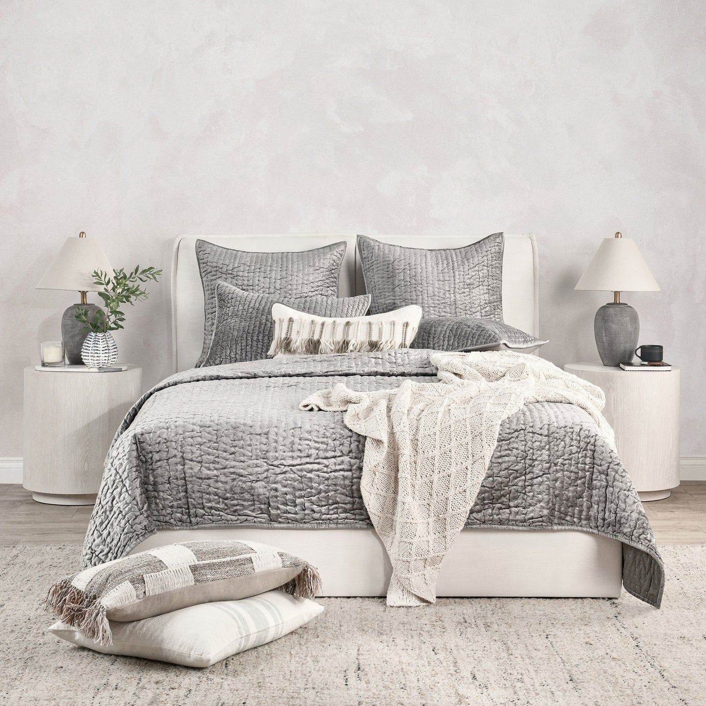 Bari - Velvet Quilt Set