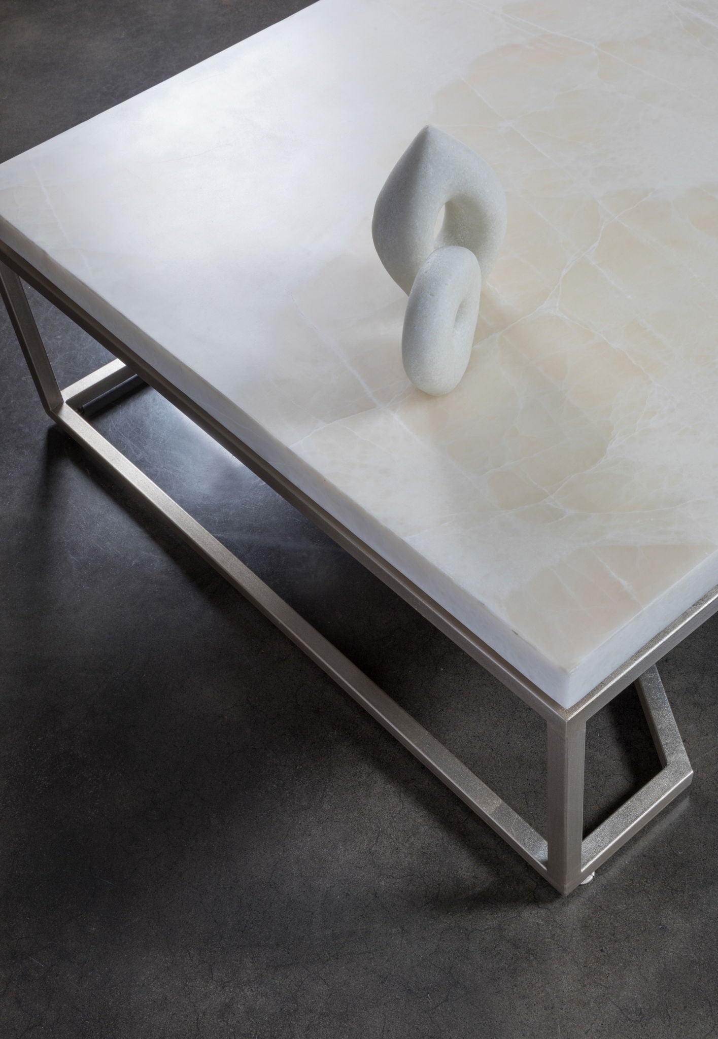 Signature Designs - Vara Rectangular Table