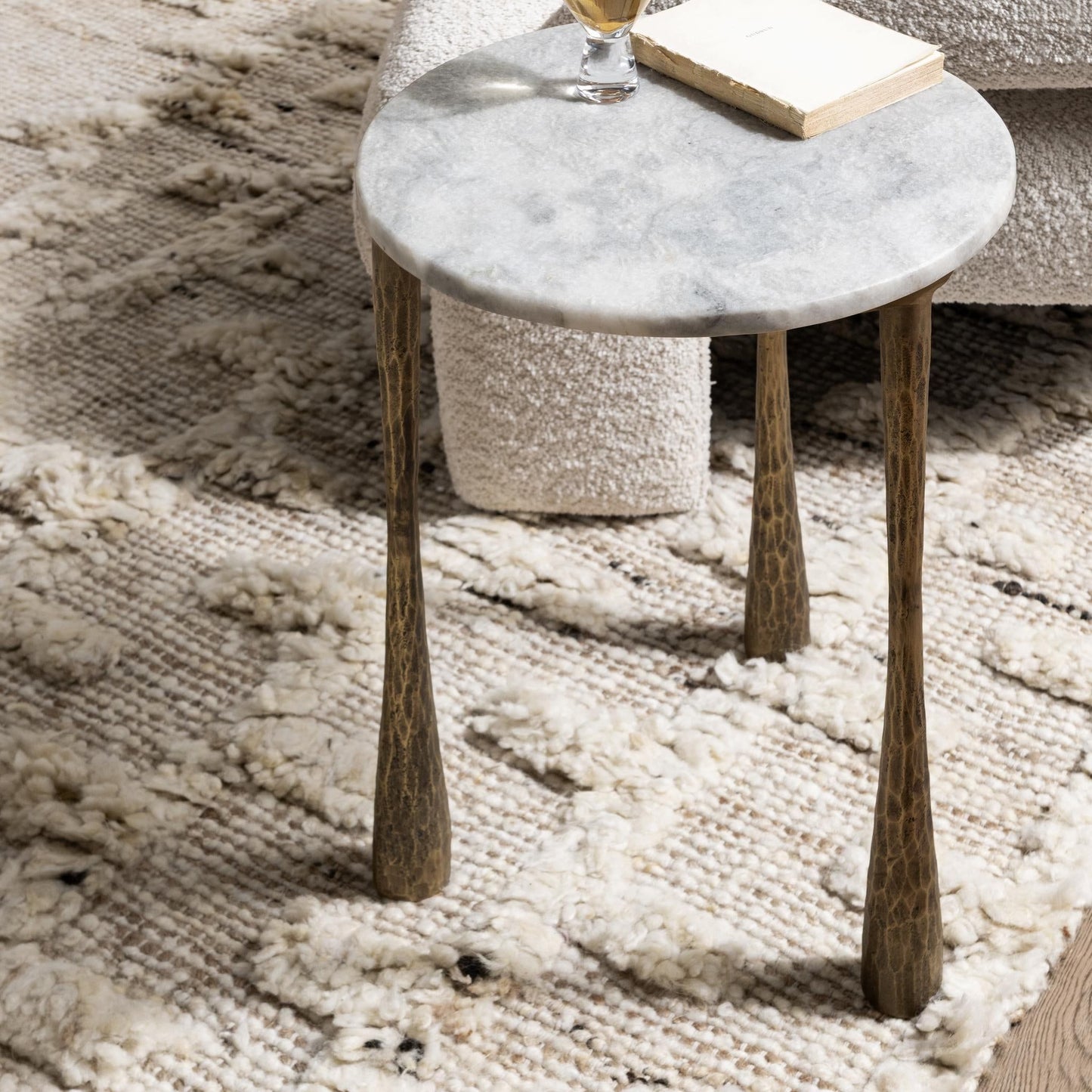 Venicia - Round Table