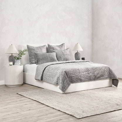 Bari - Velvet Quilt Set