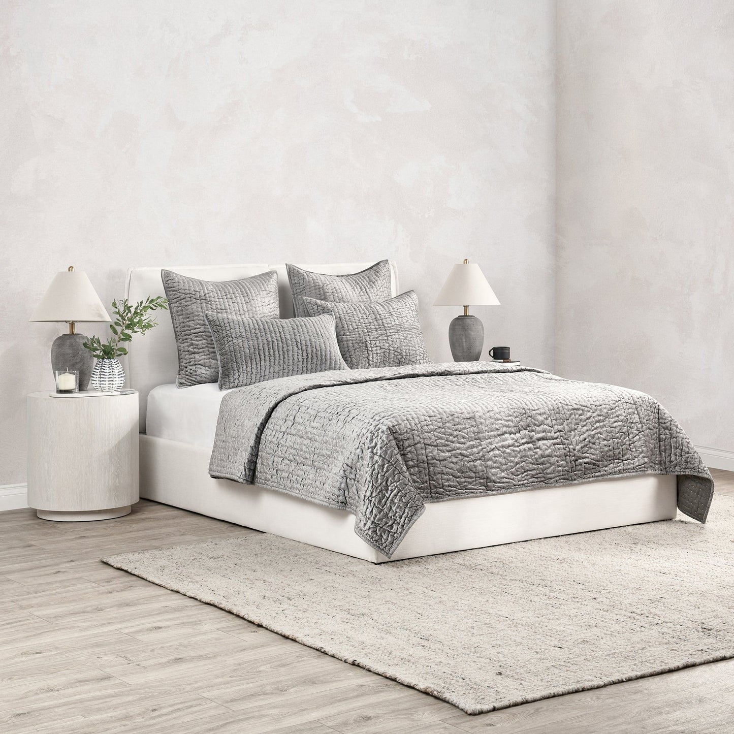Bari - Velvet Quilt - Gray